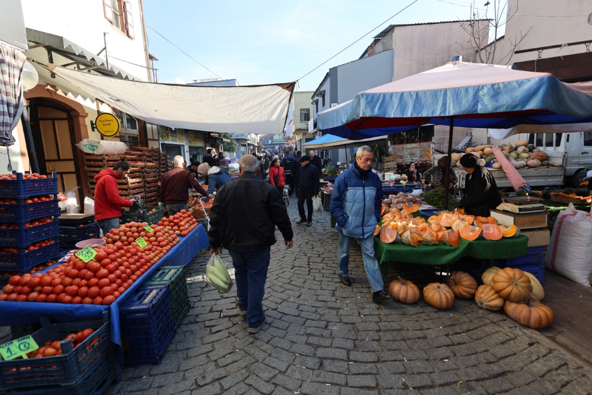 Tire’deki bu pazar, Türkiye’nin en büyük ve eski pazarı