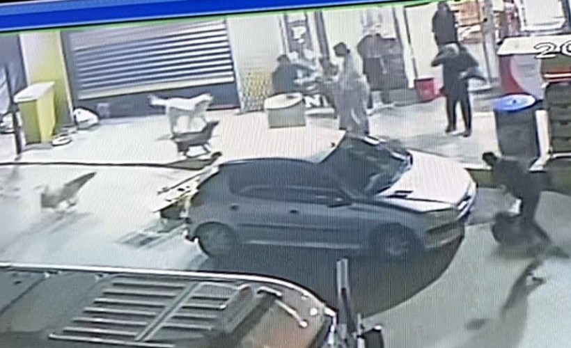 Köpeklerden kaçmak için sığındığı markette darbedilip bıçaklandı