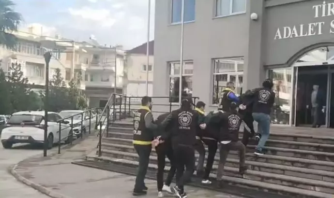 İzmir Tire’de 3 İş Yeri Kurşunlandı